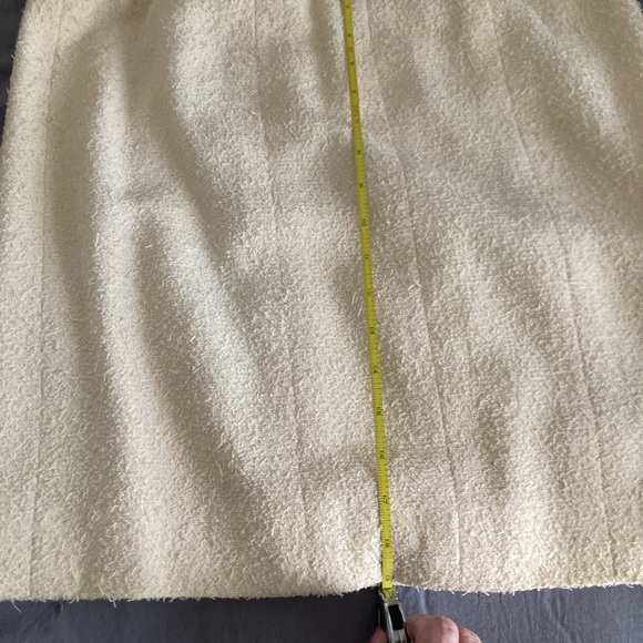 Vintage Authentic Chanel Boutique Ivory Tweed Mini Skirt - Picture 11 of 14